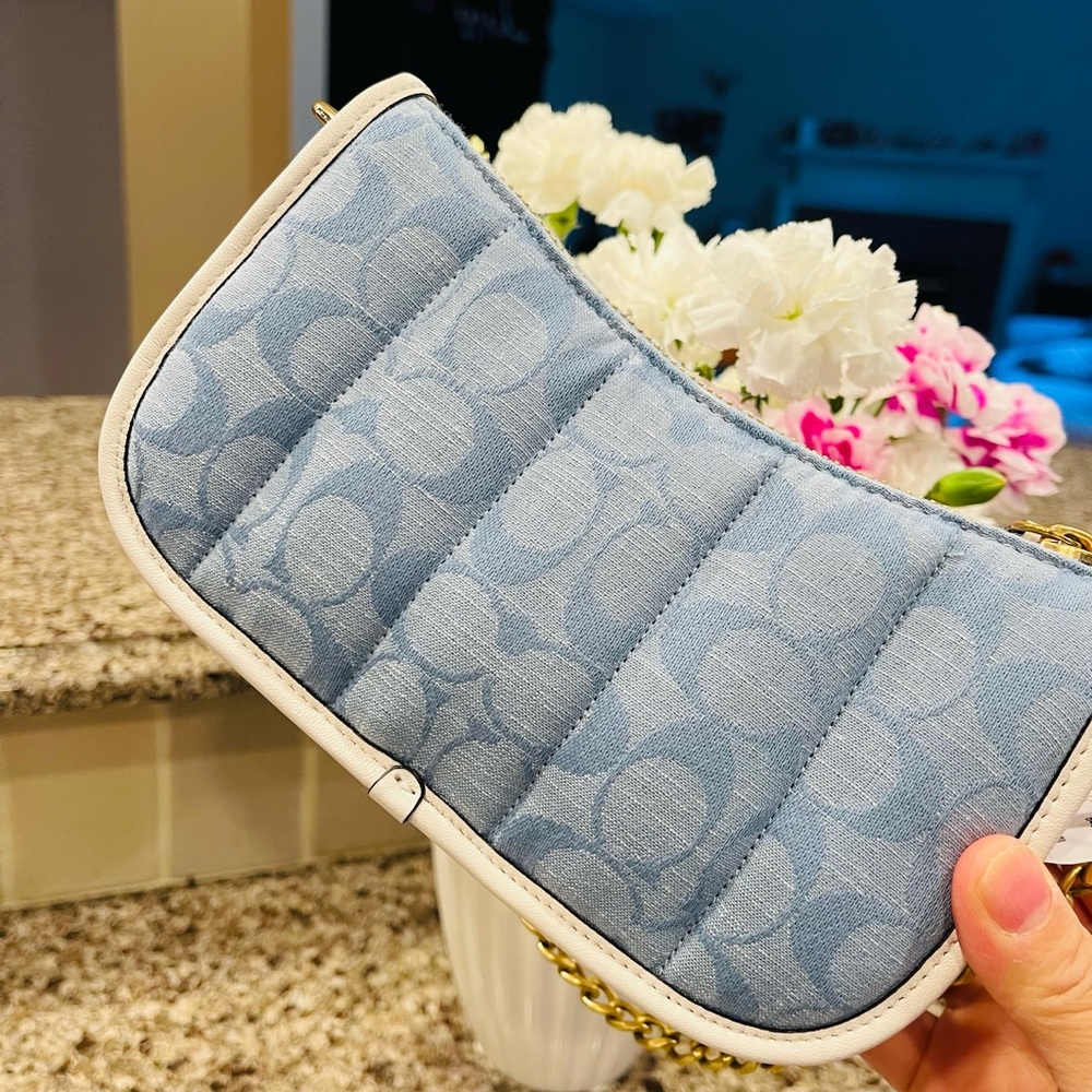 Coach Swinger 20 in Signature Chambray with quilting